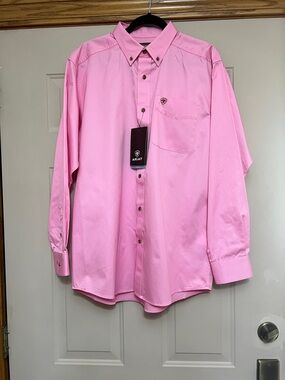 Ariat Men’s Button-Down Long Sleeve Shirt in Pink